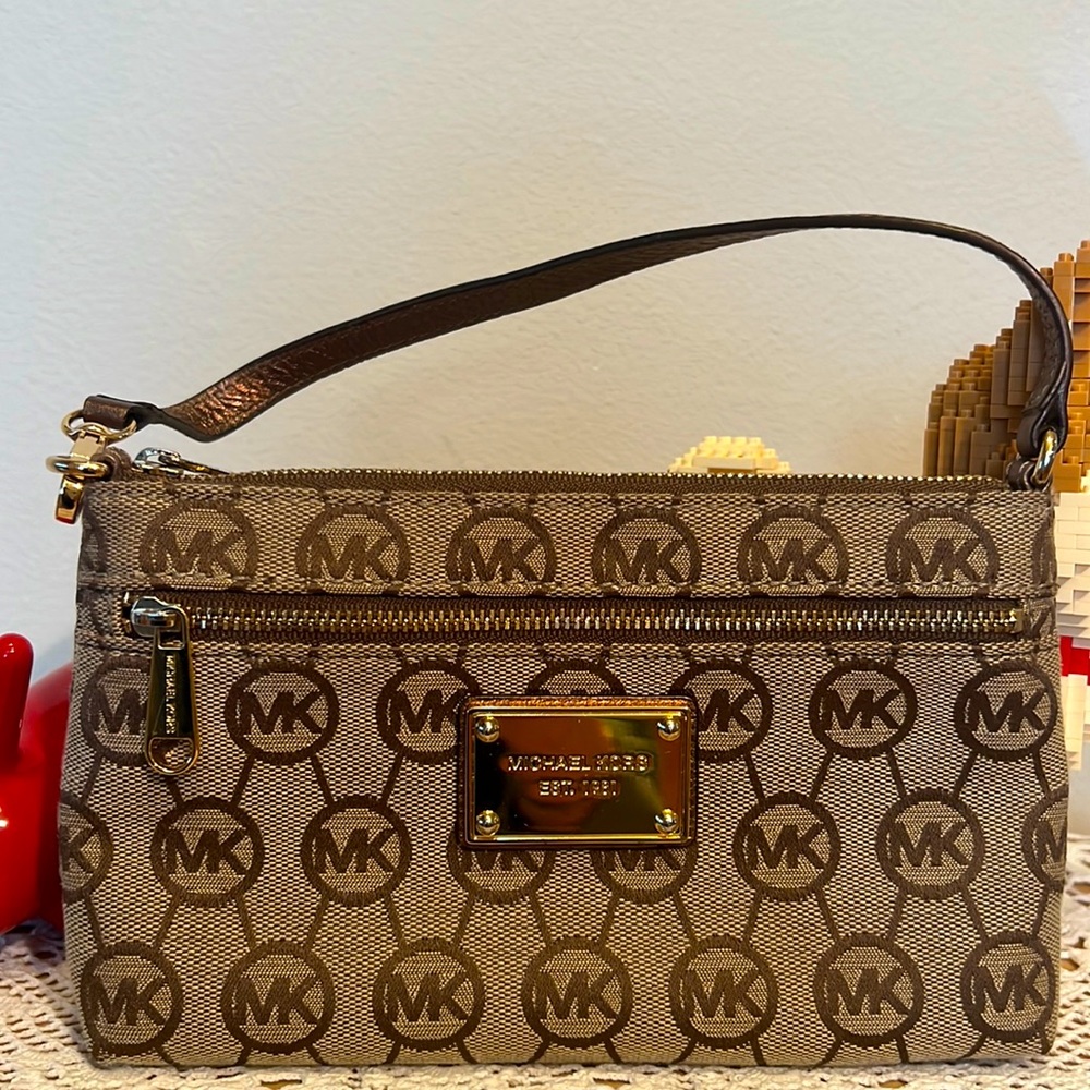 Michael Kors Signature canvas wristlet